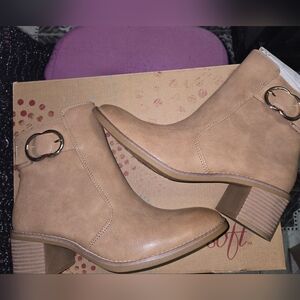 Eurosoft Hawthorne Buckle Bootie 9 NIB